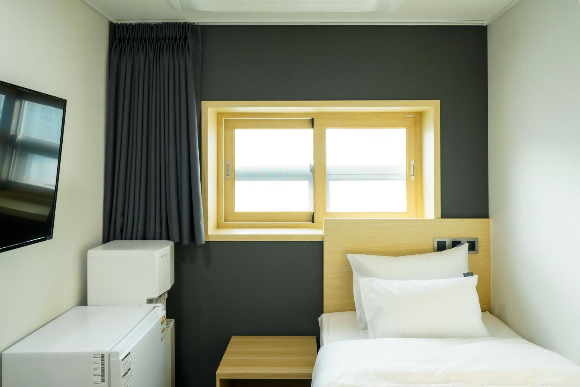 The Stay Hue Myeongdong Сеул Екстер'єр фото