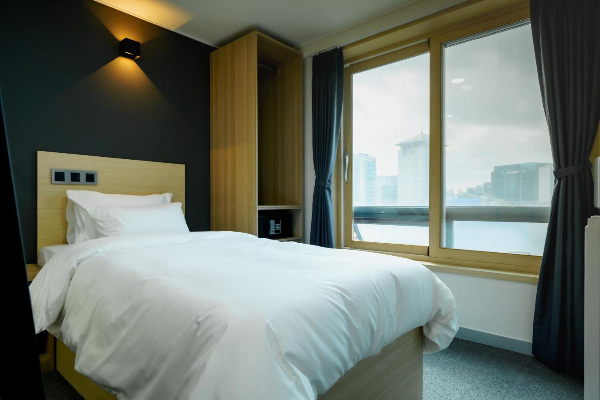 The Stay Hue Myeongdong Сеул Екстер'єр фото
