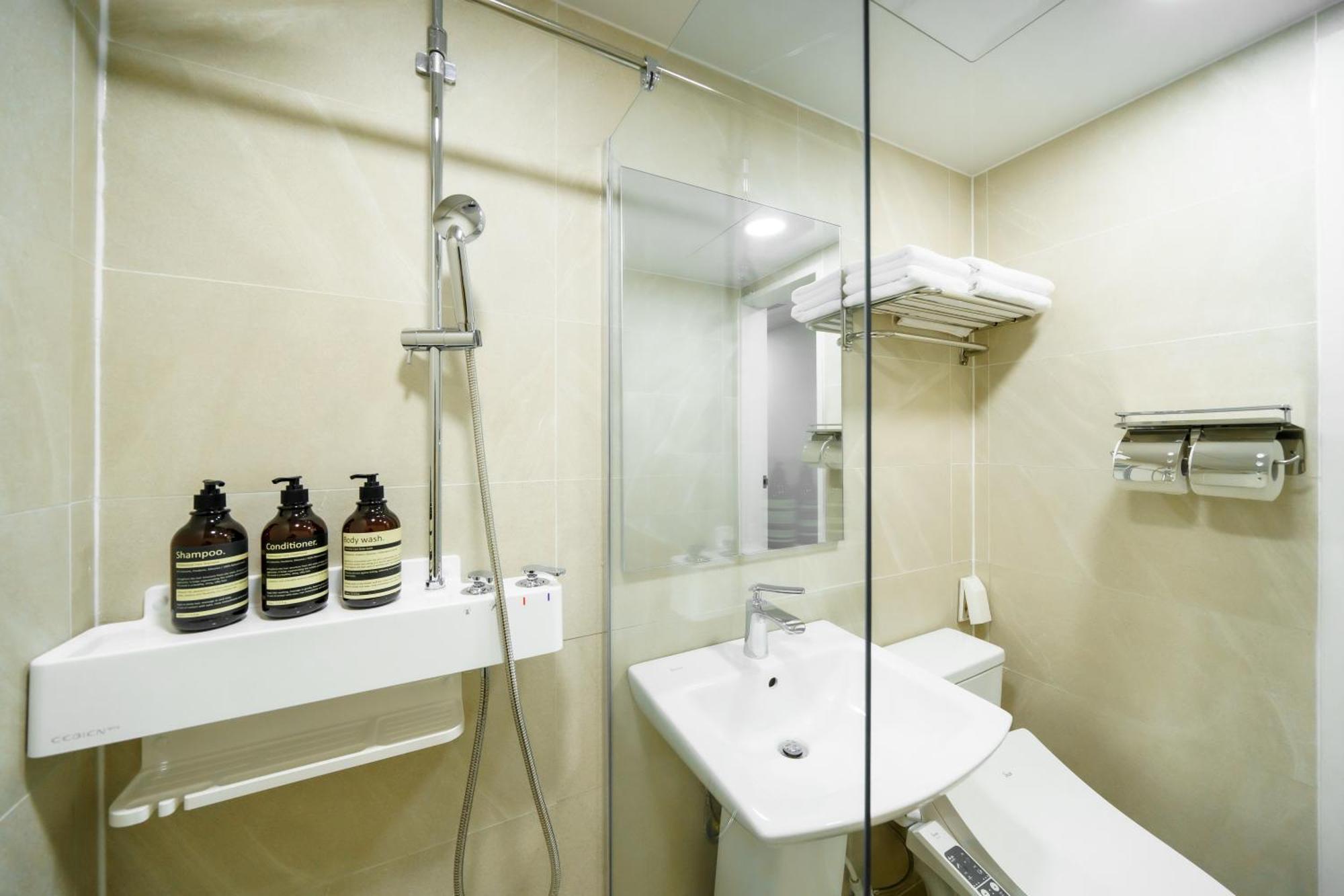 The Stay Hue Myeongdong Сеул Екстер'єр фото